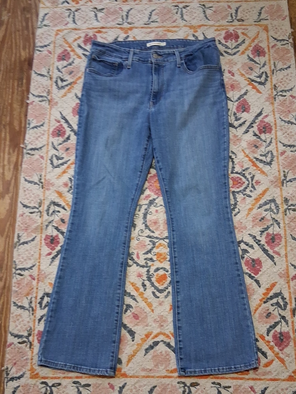 Levi 724 Highrise Blue Bootcut Jeans